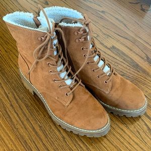 Universal Thread Tessie Boot